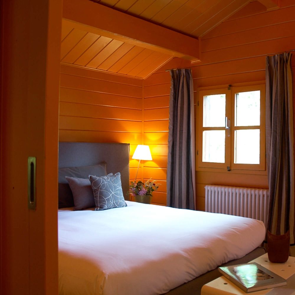 8chalet interni colore hotel village